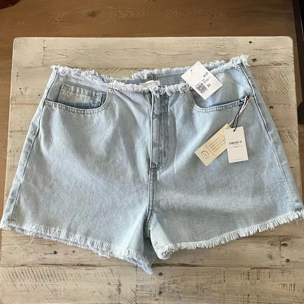 NWT Forever21 High waisted Raw hem Light Wash Denim Shorts